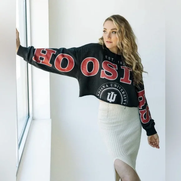 Indiana Hoosiers University Black Split Cropped Crew neck Sweatshirt Size Small - Picture 2 of 7